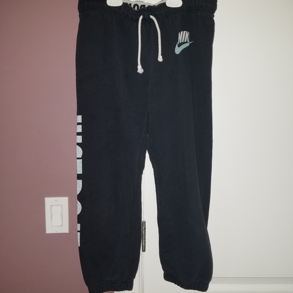 Nike cropped sweatpants
